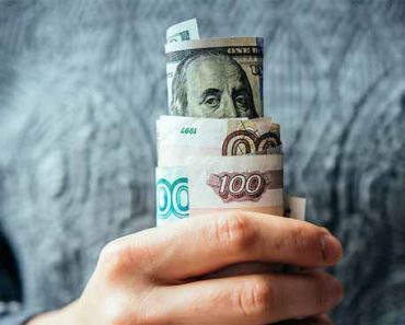 россияне не доверяют отечественной валюте